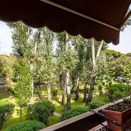 La Casa Nel Parco Apartment เวียเรจโจ ภายนอก รูปภาพ